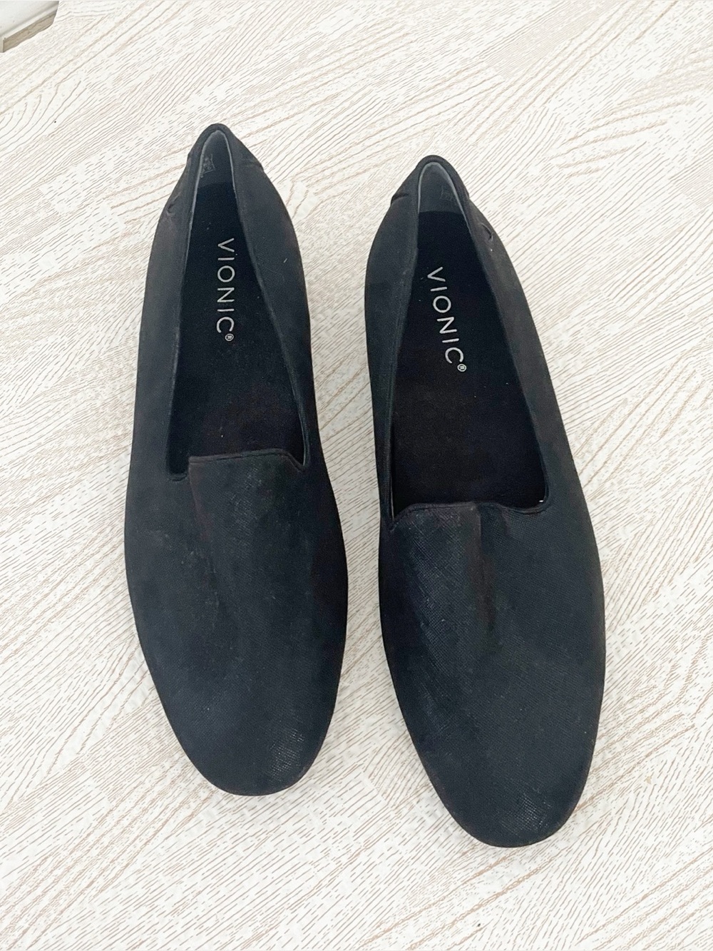 Vionic Willa 2.0 slip-on loafers in black suede size 7